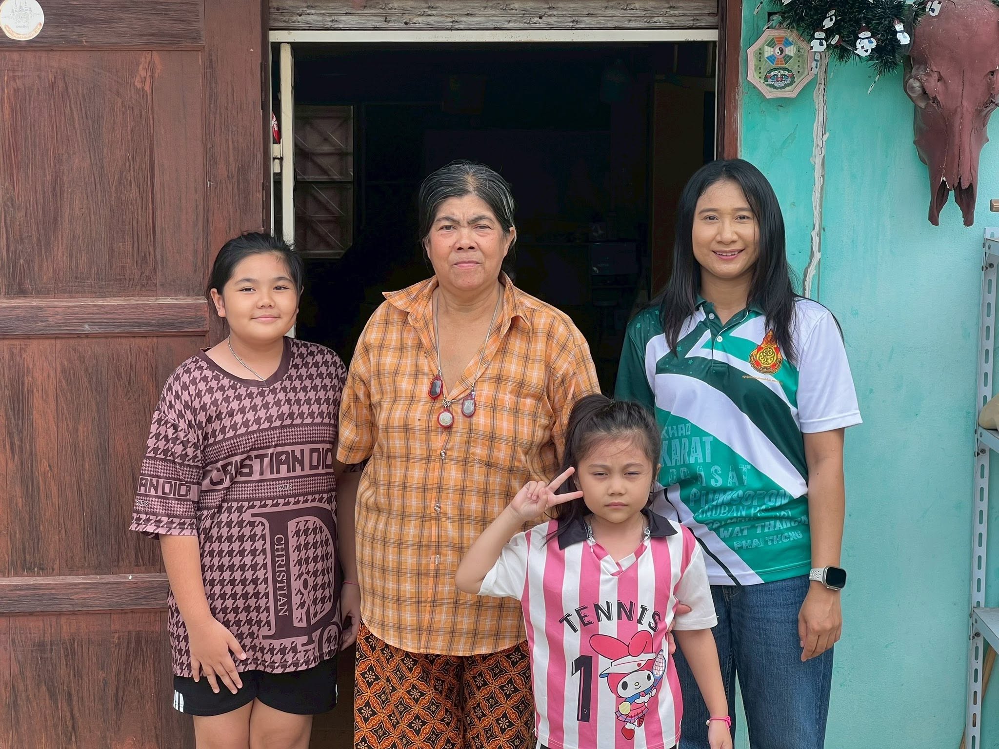 รูปเยี่ยมบ้าน