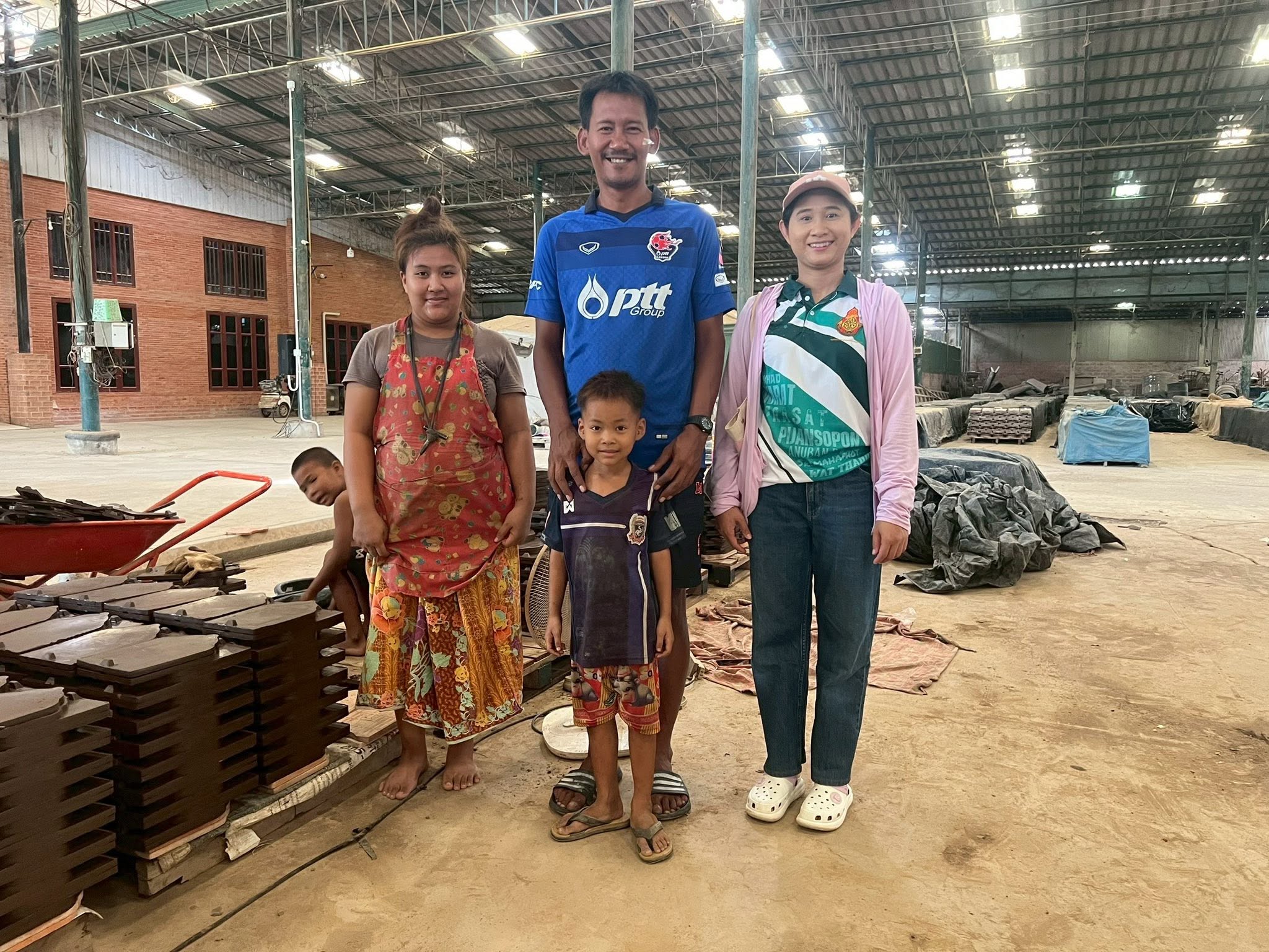 รูปเยี่ยมบ้าน
