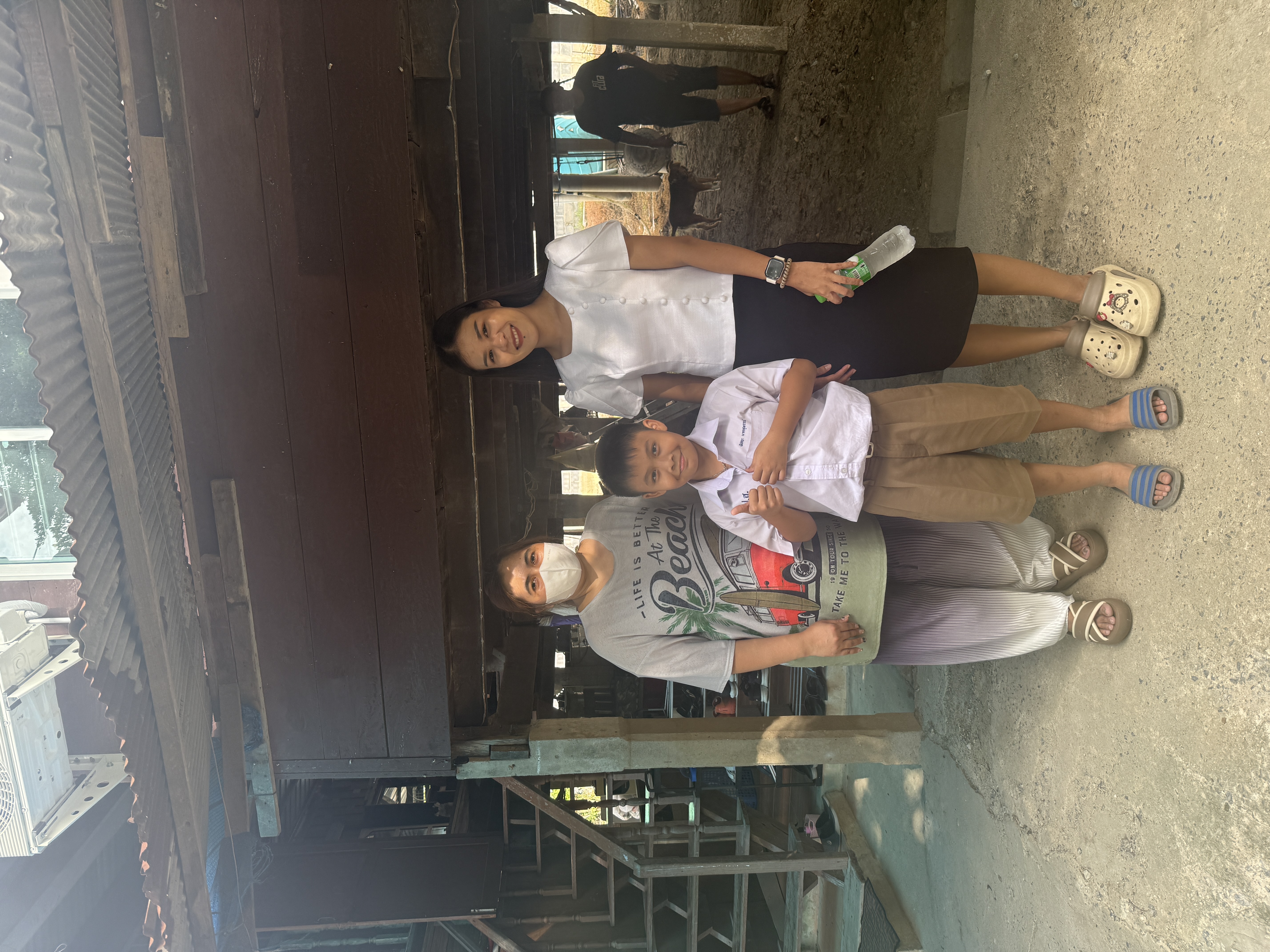รูปเยี่ยมบ้าน