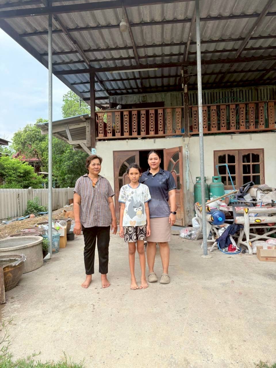 รูปเยี่ยมบ้าน