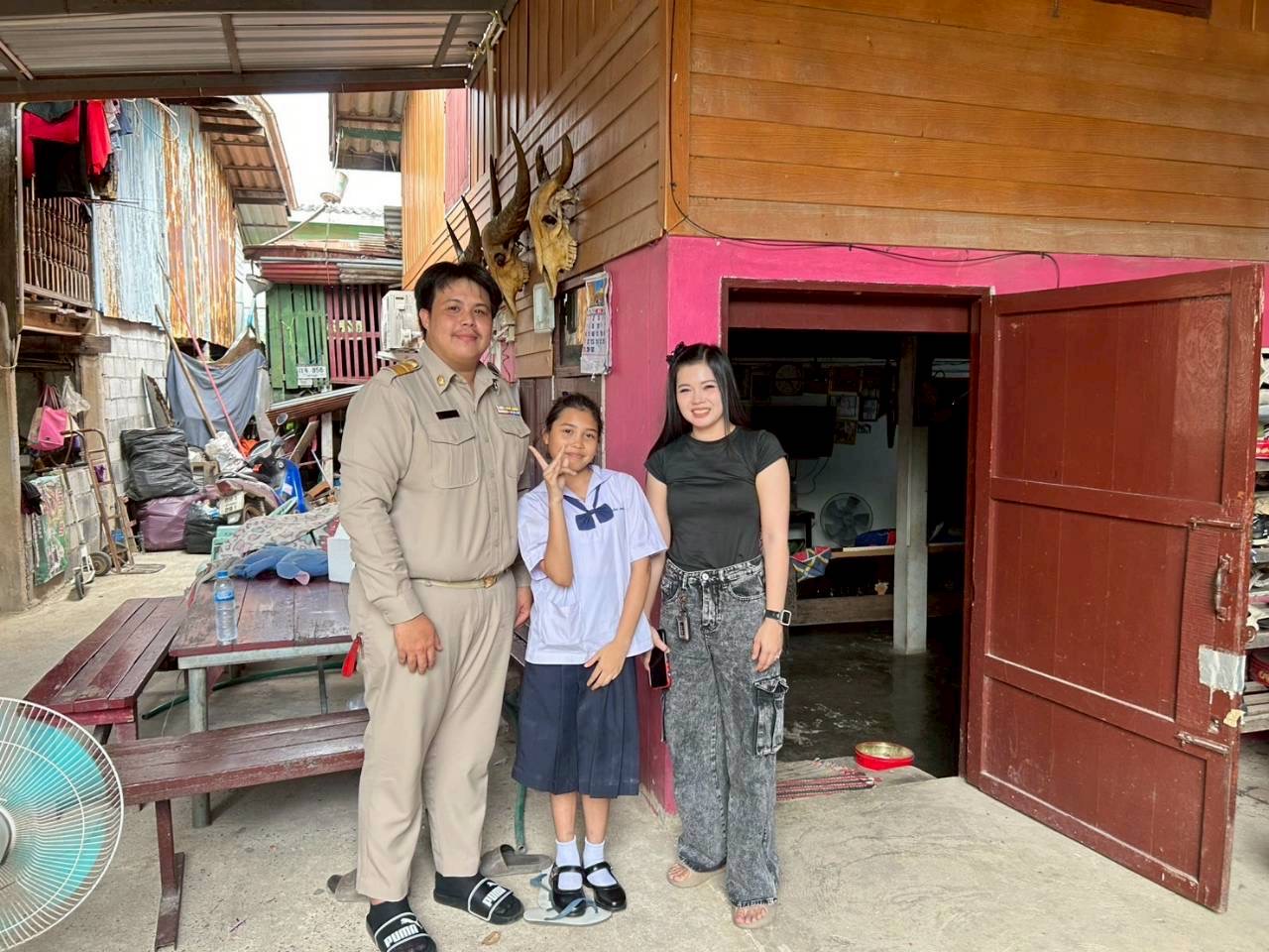 รูปเยี่ยมบ้าน