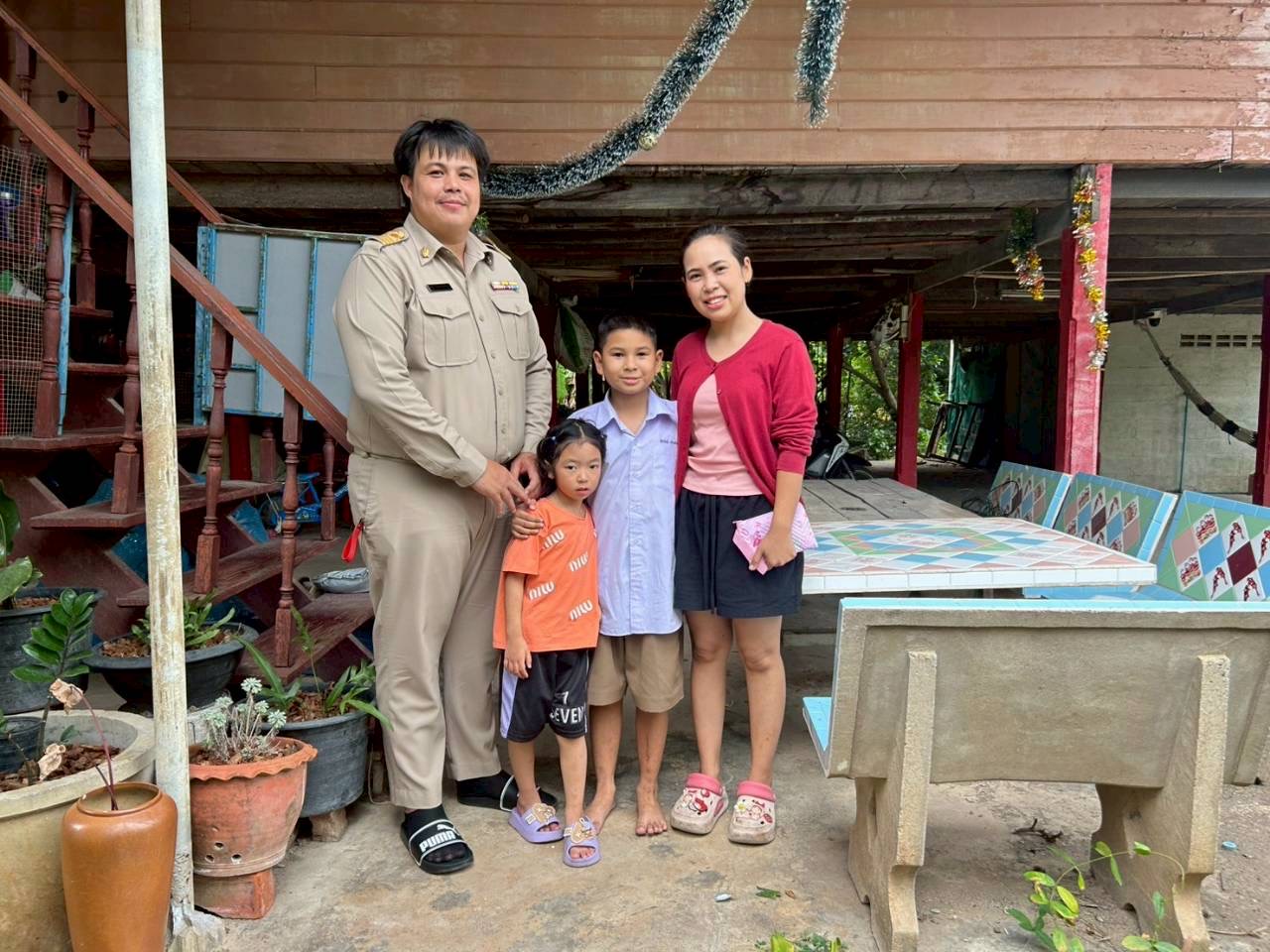 รูปเยี่ยมบ้าน