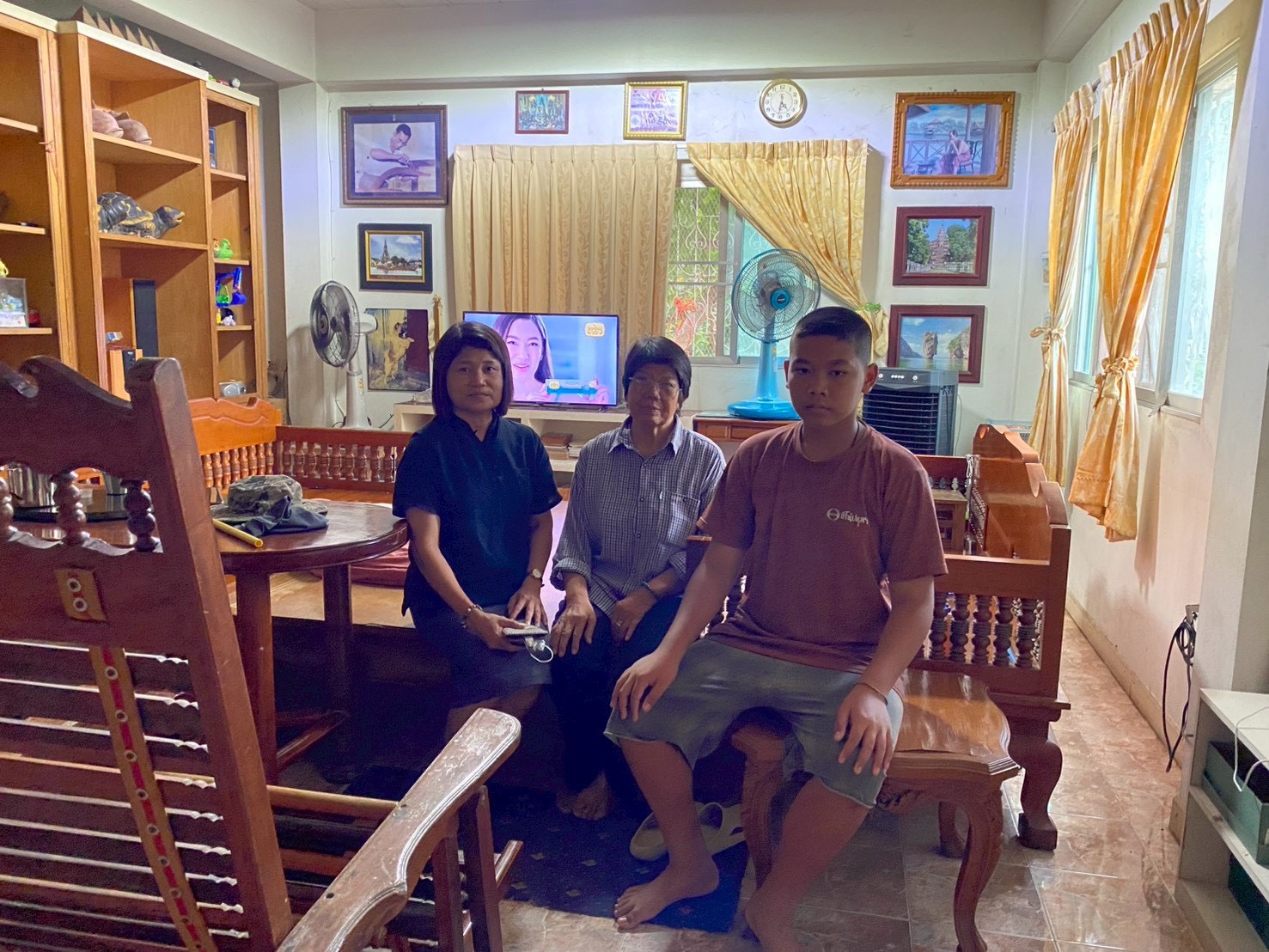 รูปเยี่ยมบ้าน