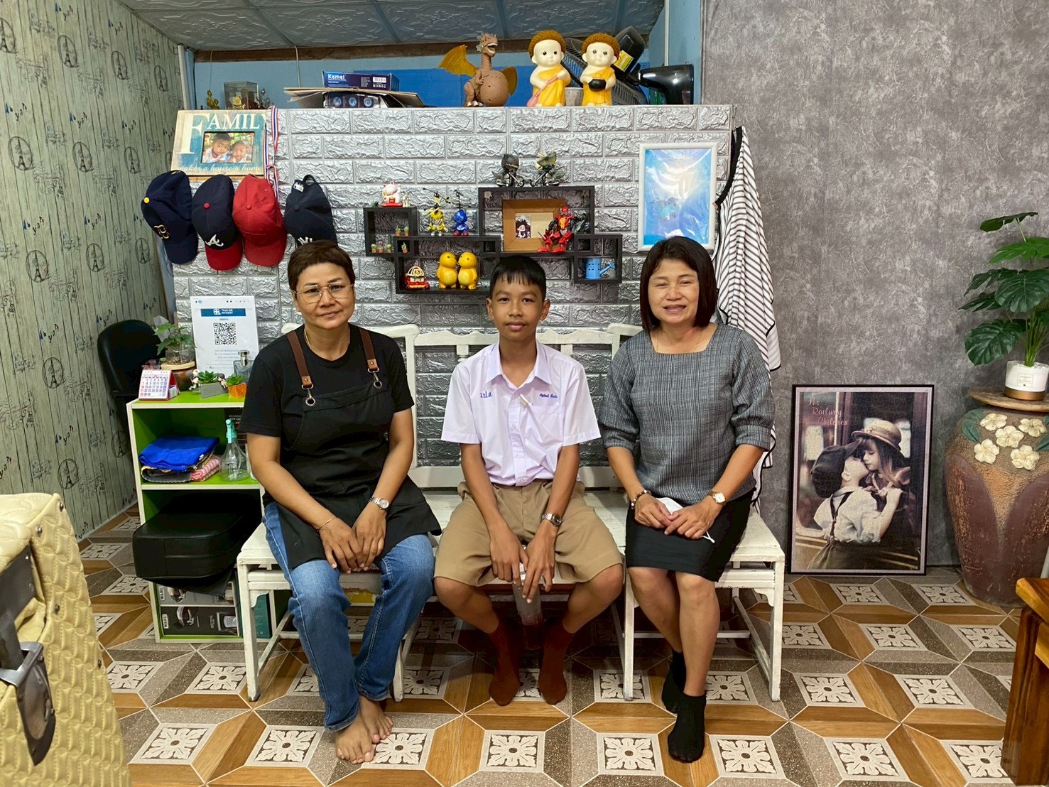 รูปเยี่ยมบ้าน