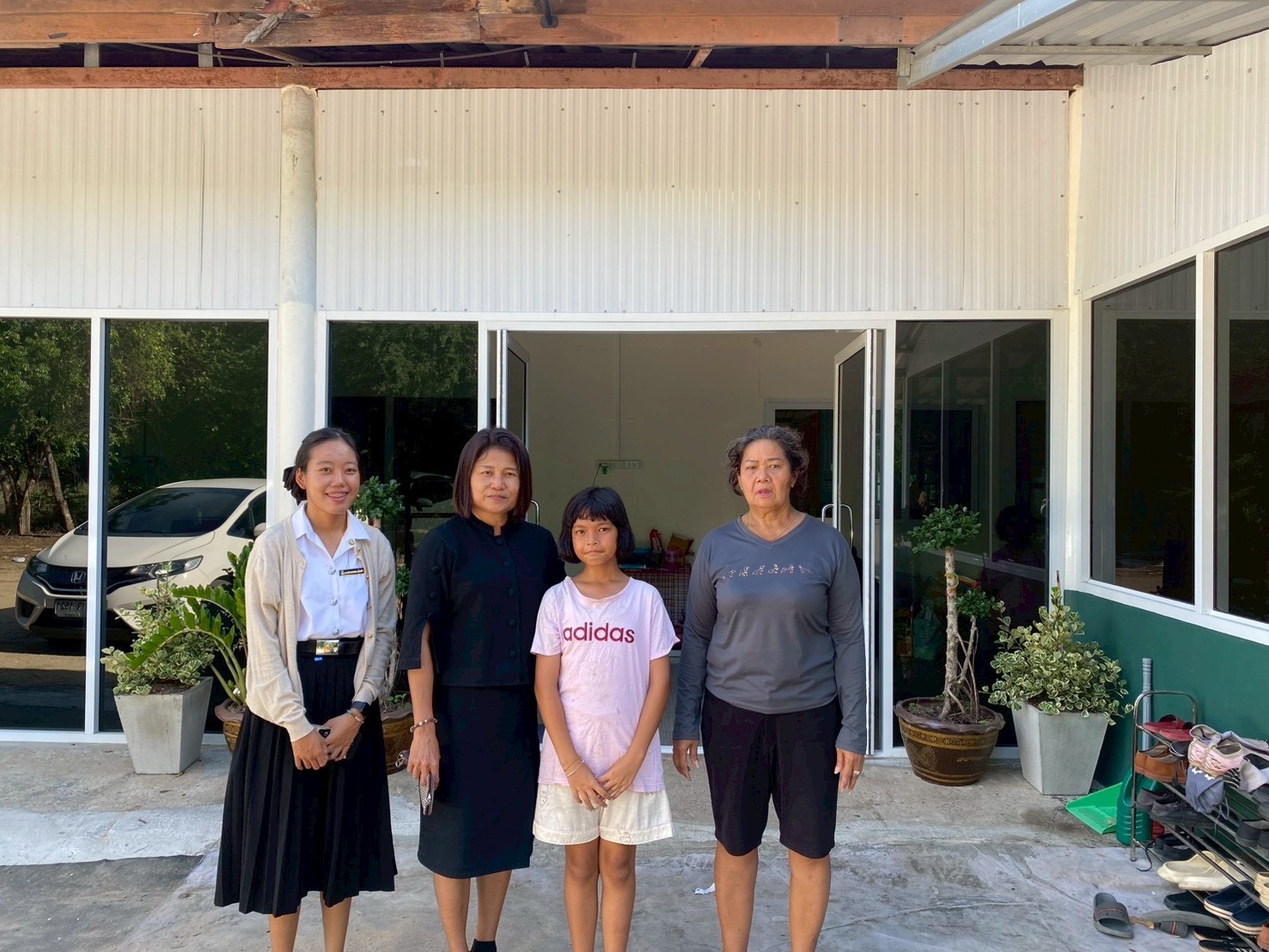 รูปเยี่ยมบ้าน