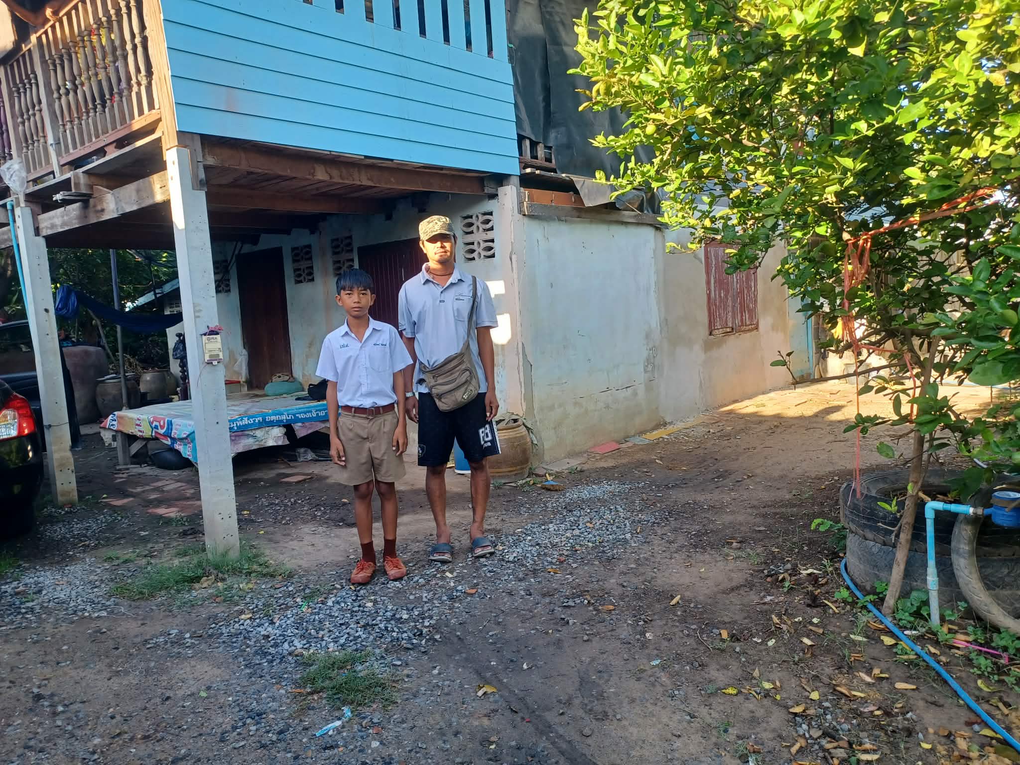 รูปเยี่ยมบ้าน
