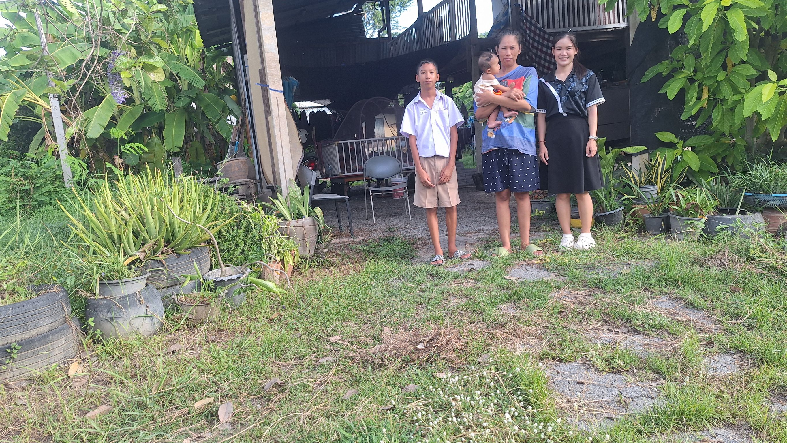 รูปเยี่ยมบ้าน